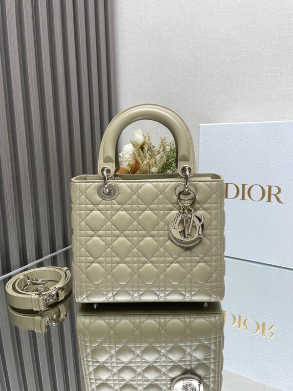 DIOR