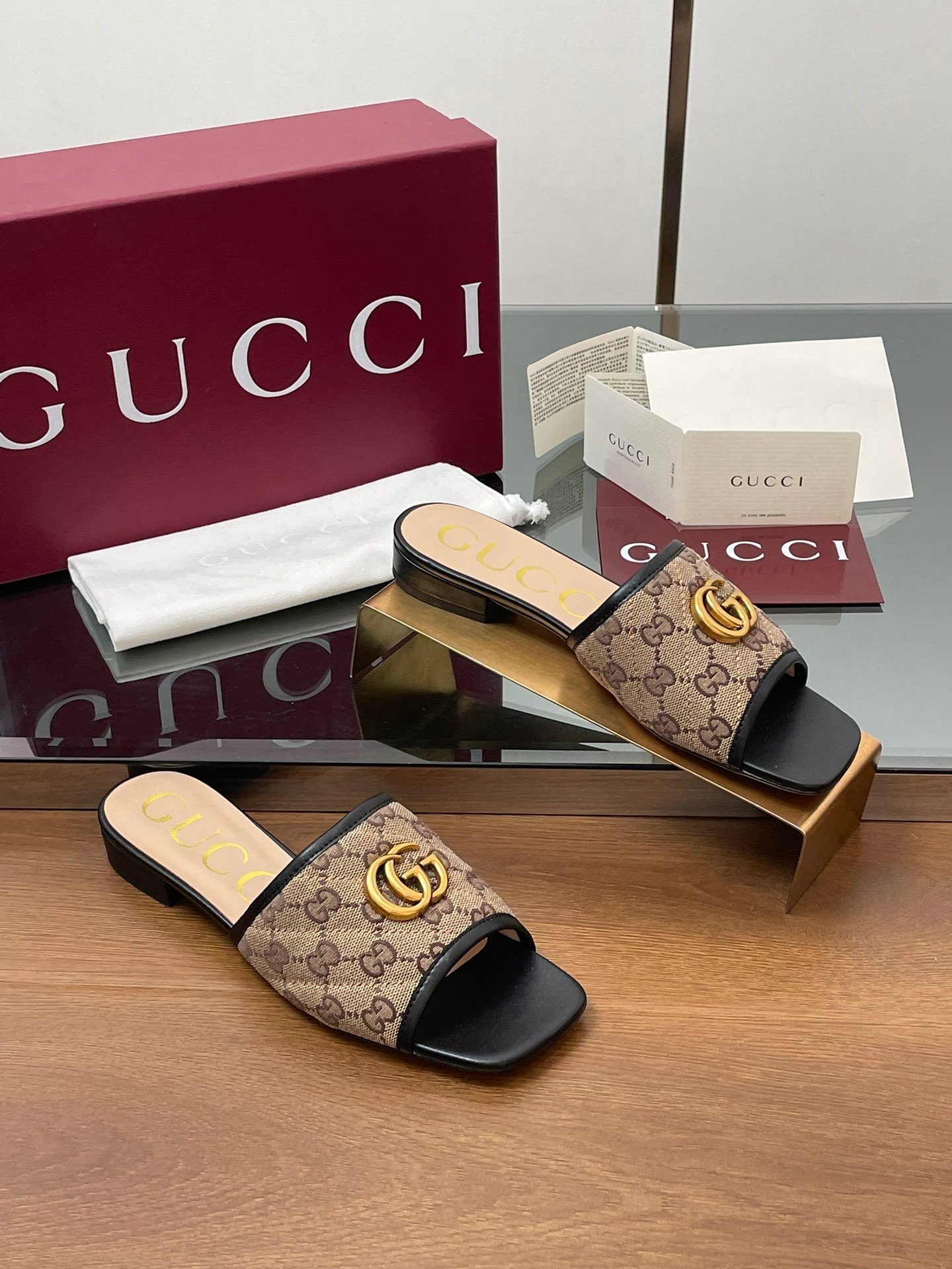 CUCCI WOMEN