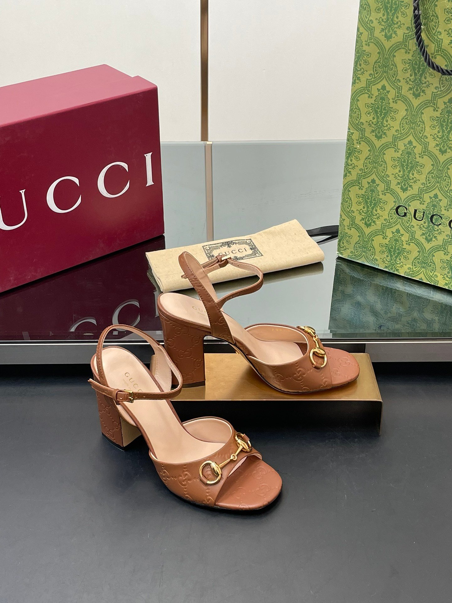 CUCCI WOMEN