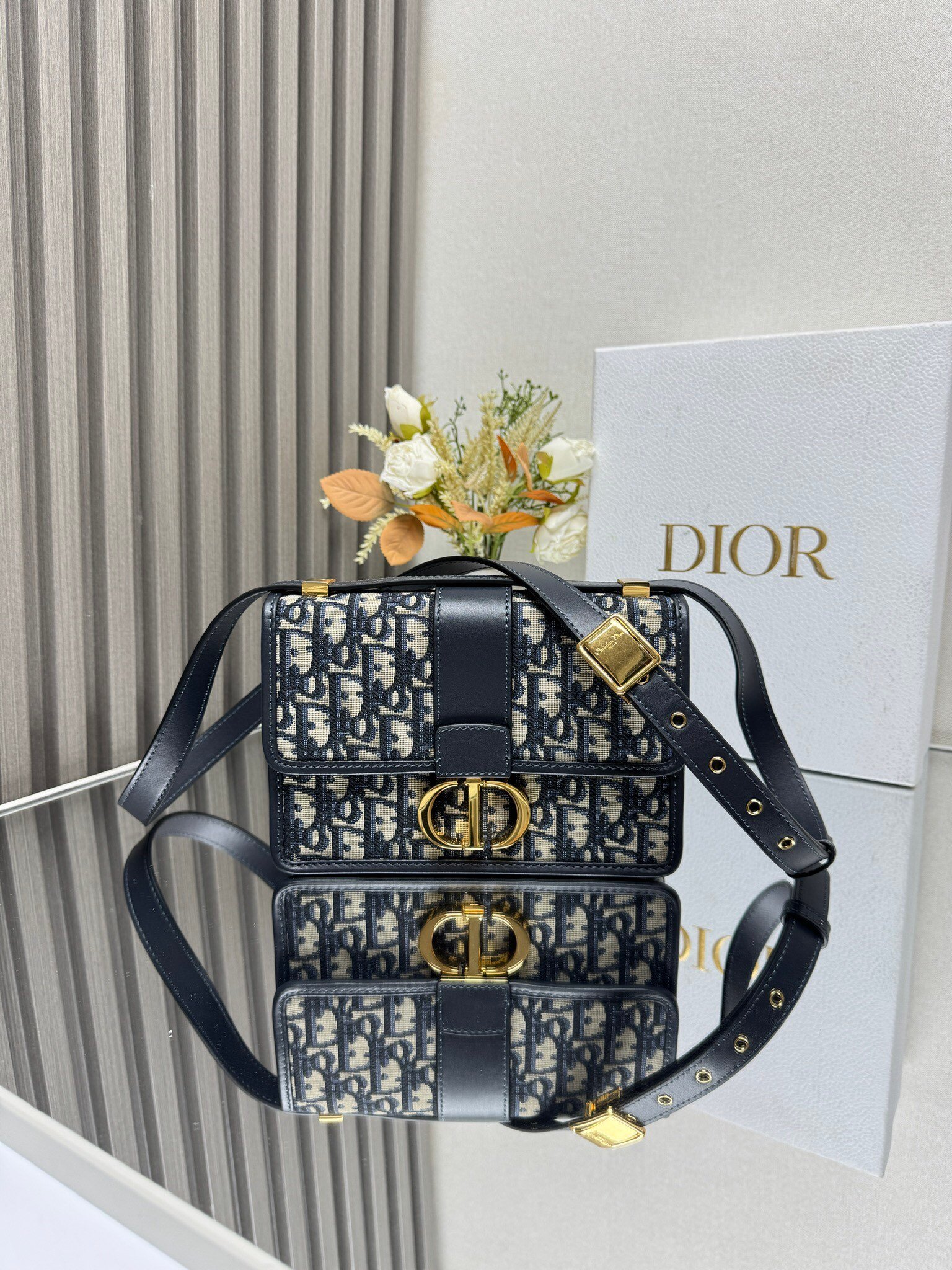 DIOR