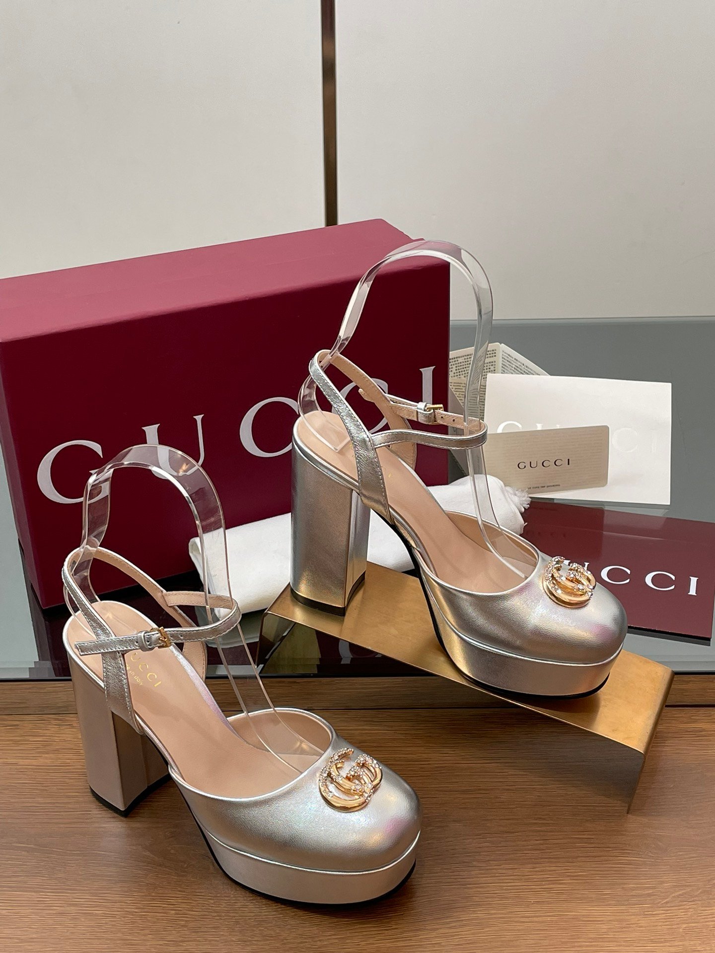 CUCCI WOMEN