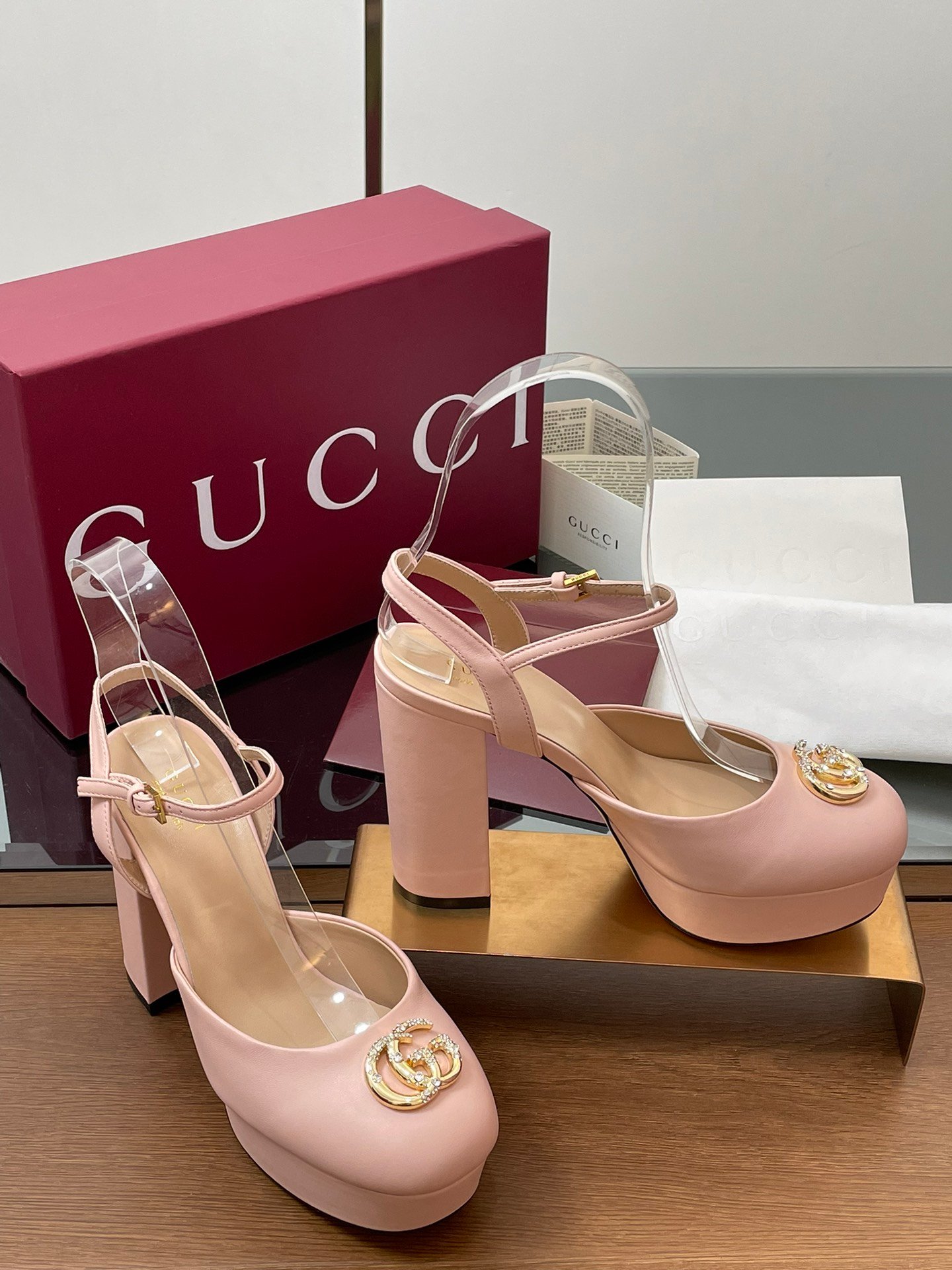 CUCCI WOMEN