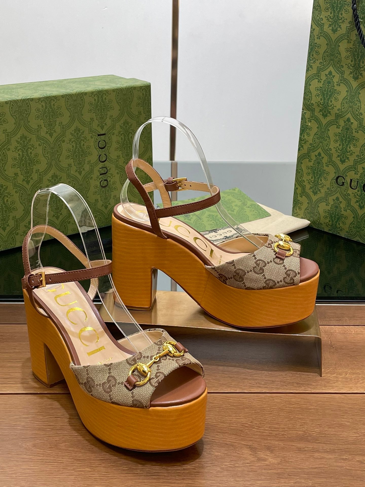 CUCCI WOMEN