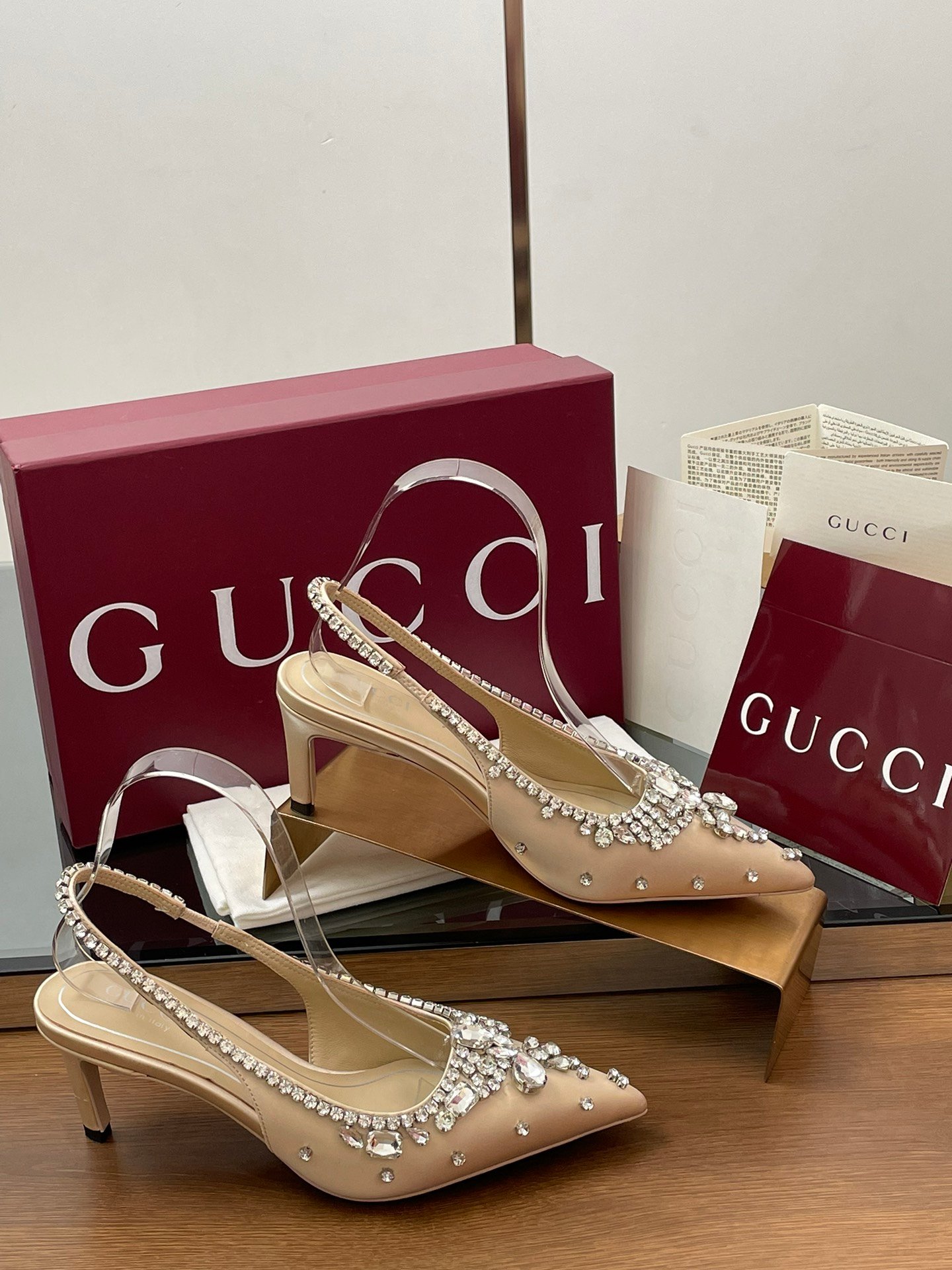 CUCCI WOMEN