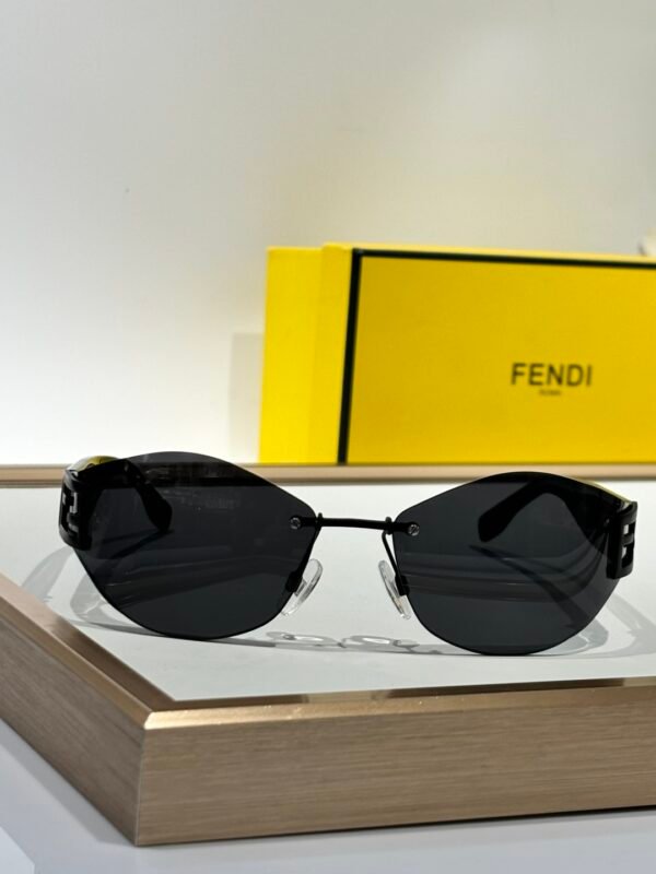 FENDI - Image 3
