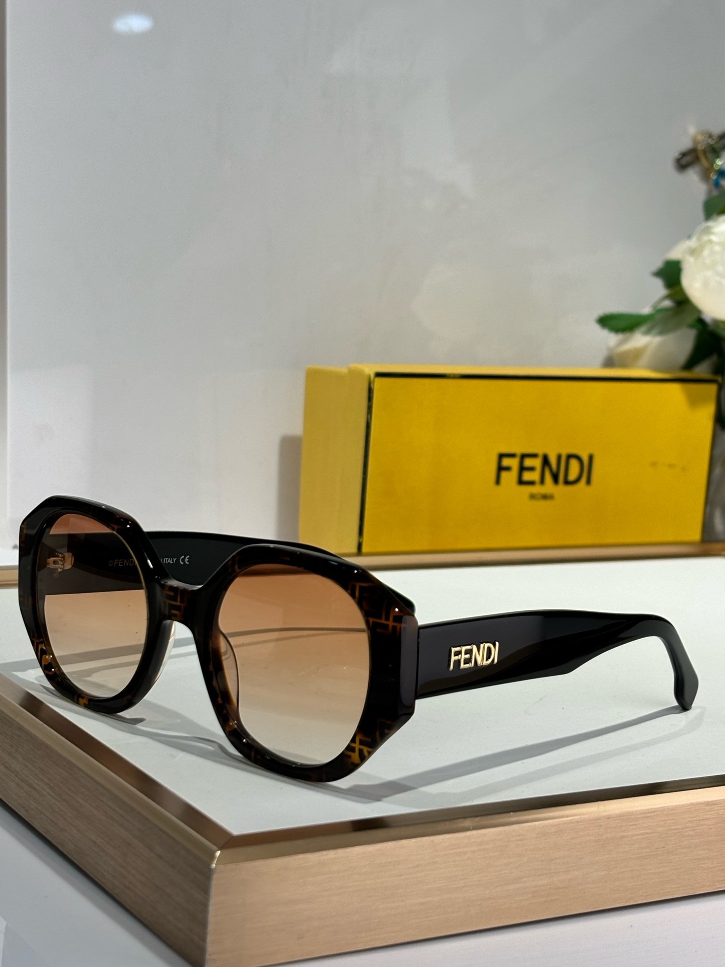 FENDI - Image 3