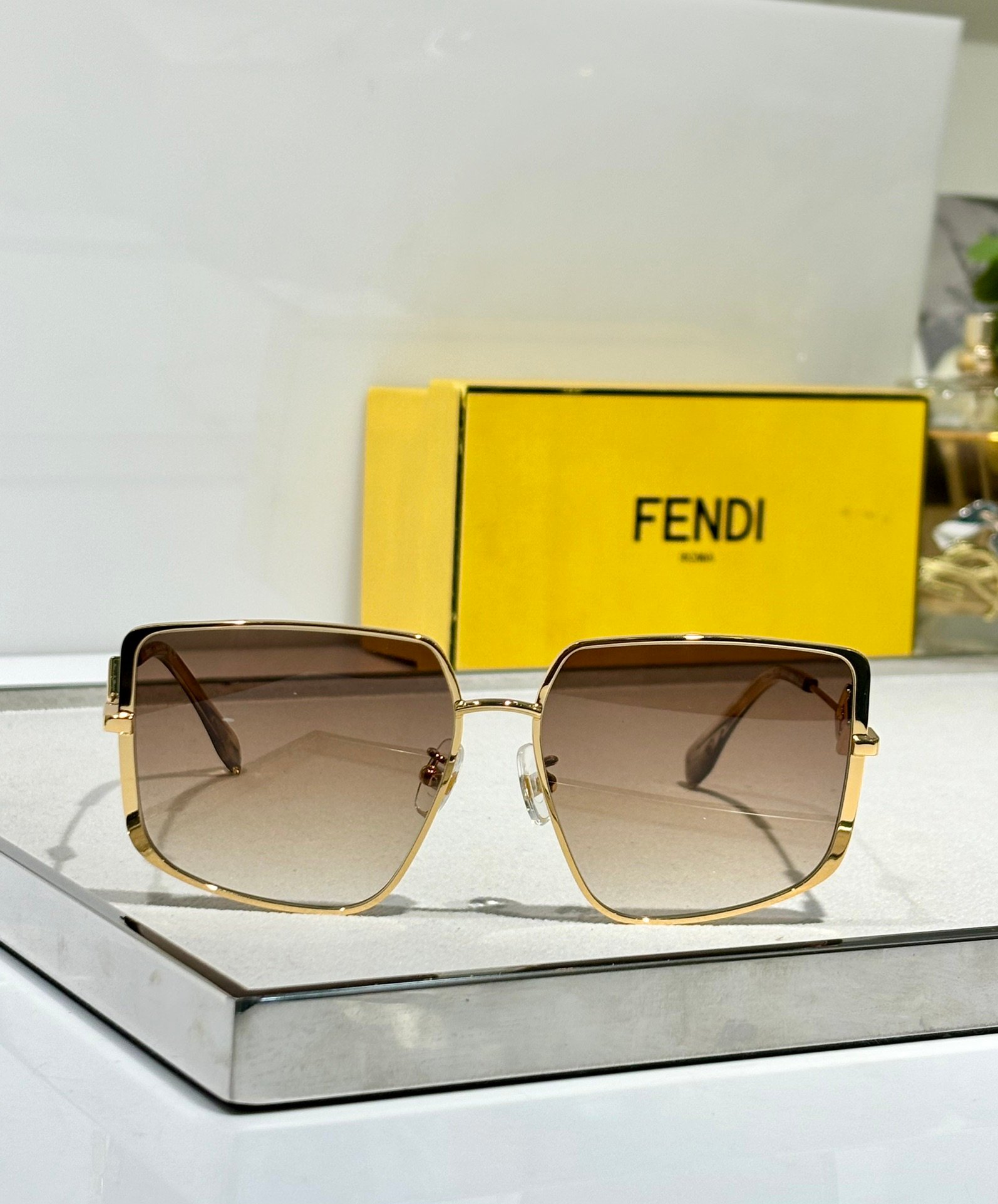 FENDI - Image 3
