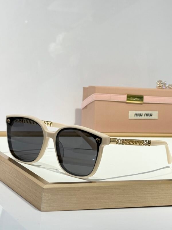 MIU MIU - Image 3