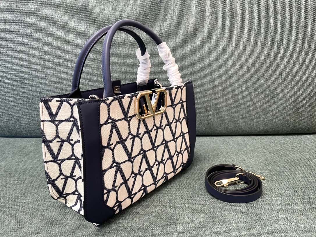 Valentino Bag - Image 7