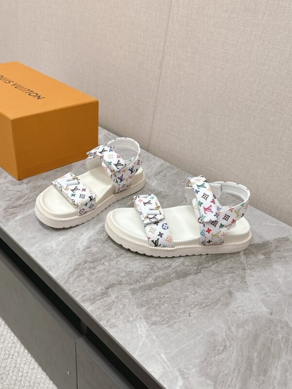 LV women - Image 4