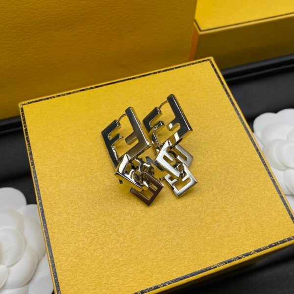 FENDI - Image 3