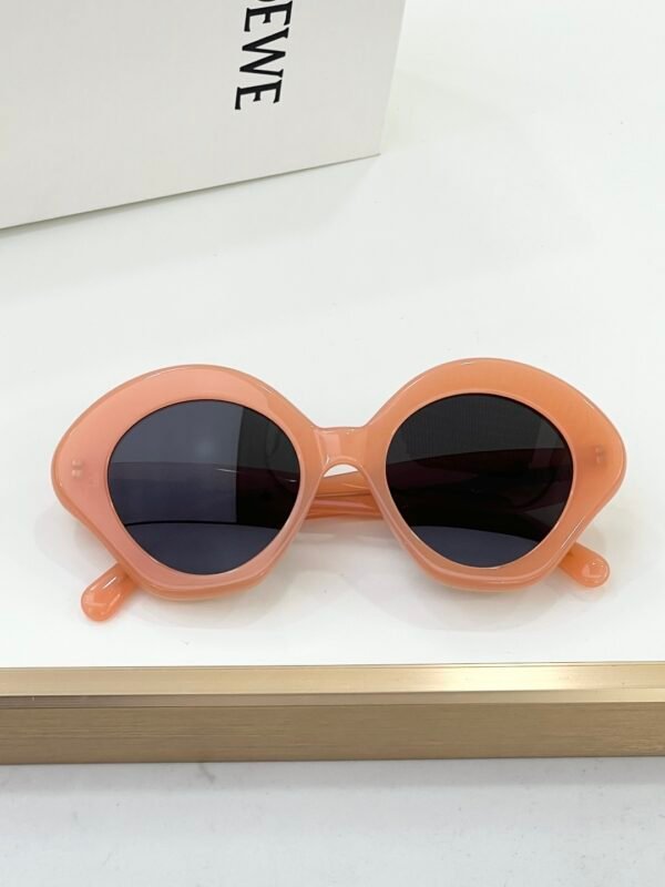 Loewe - Image 3