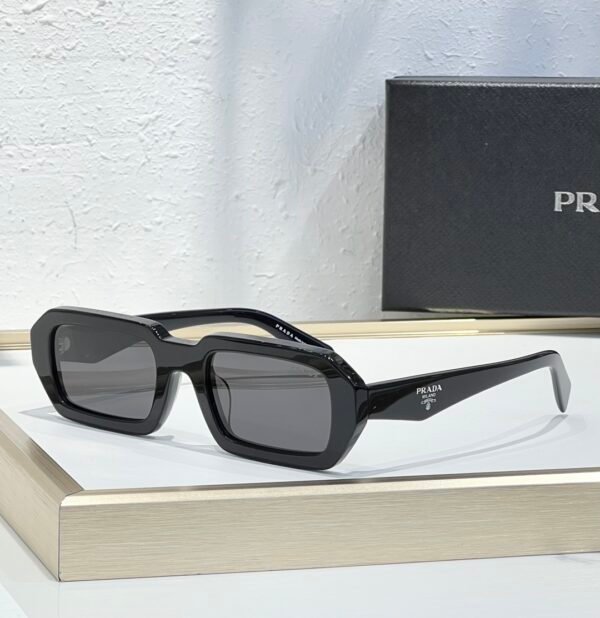 PRADA - Image 3