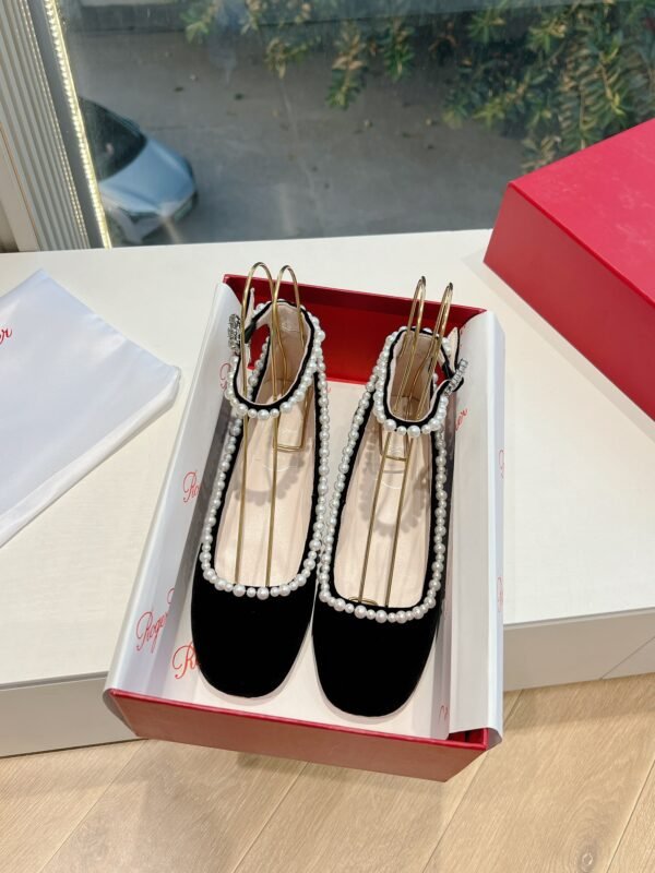 Roger Vivier - Image 3