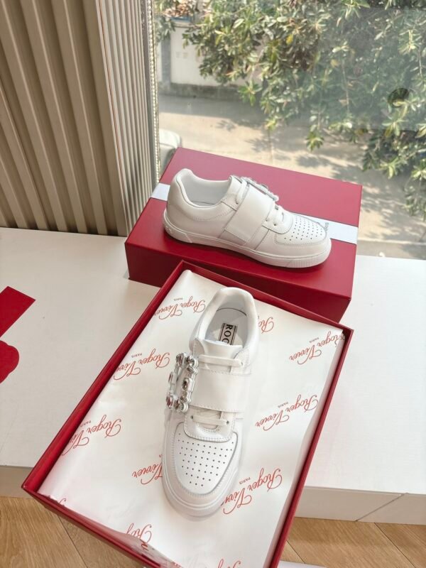 Roger Vivier - Image 3