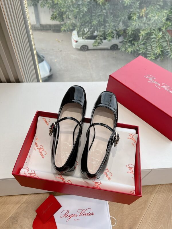 Roger Vivier - Image 7