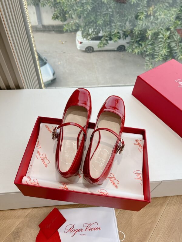 Roger Vivier - Image 7