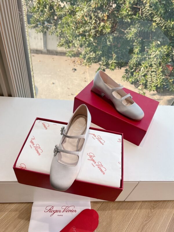 Roger Vivier - Image 7