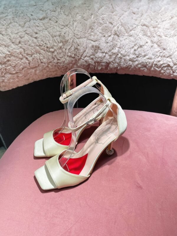 Roger Vivier - Image 7