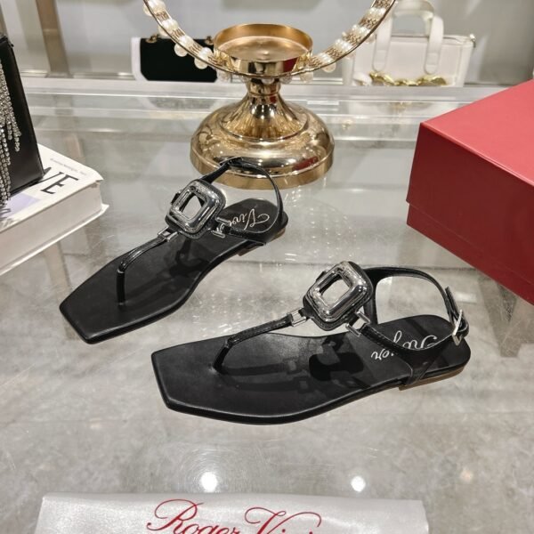 Roger Vivier - Image 7