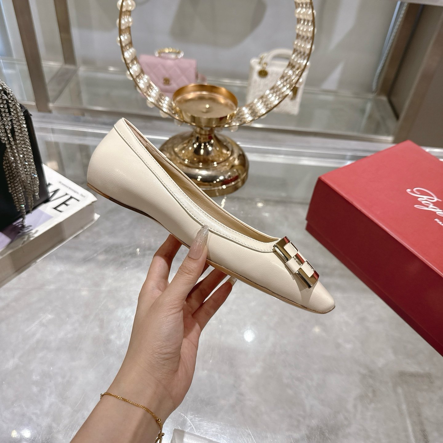 Roger Vivier - Image 7