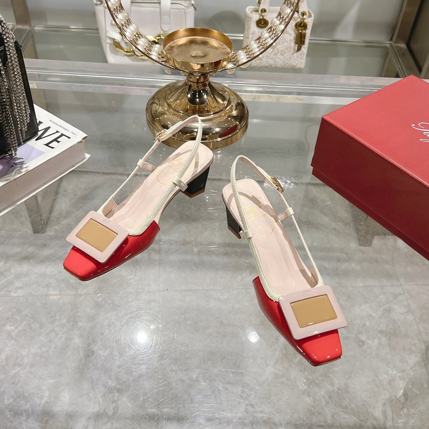 Roger Vivier - Image 7
