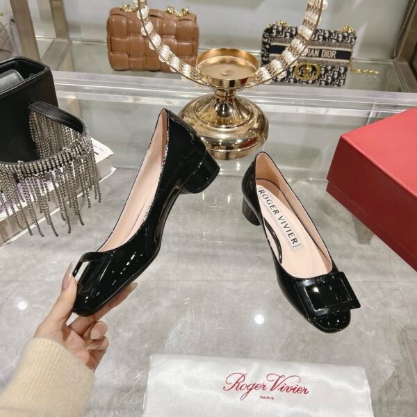 Roger Vivier - Image 3