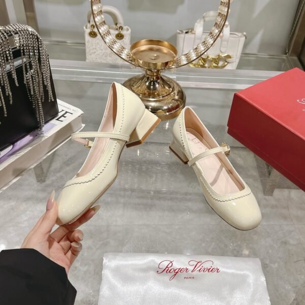 Roger Vivier - Image 7