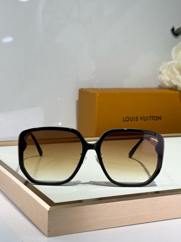 LV - Image 3