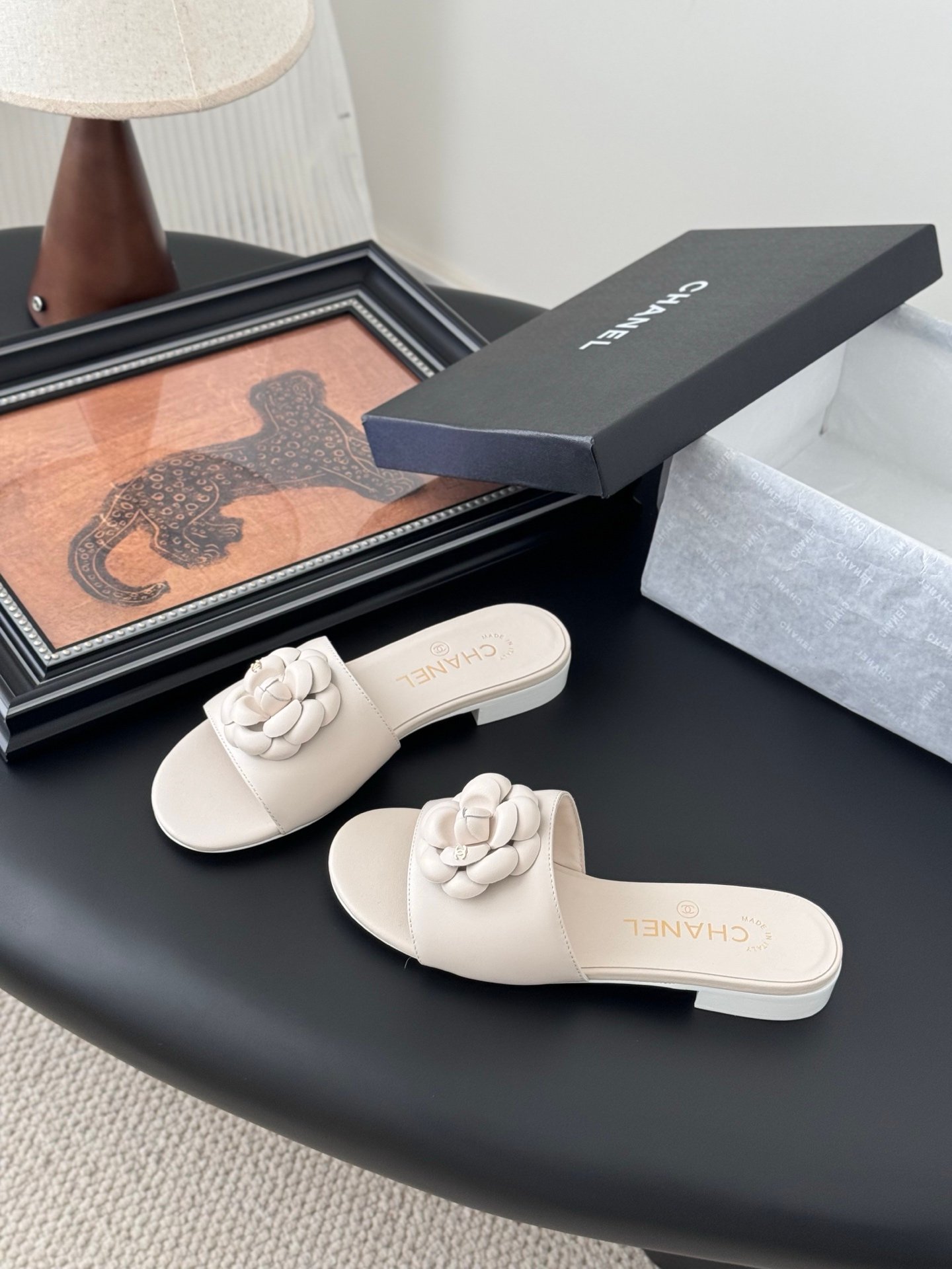 CHANEL Woman - Image 3