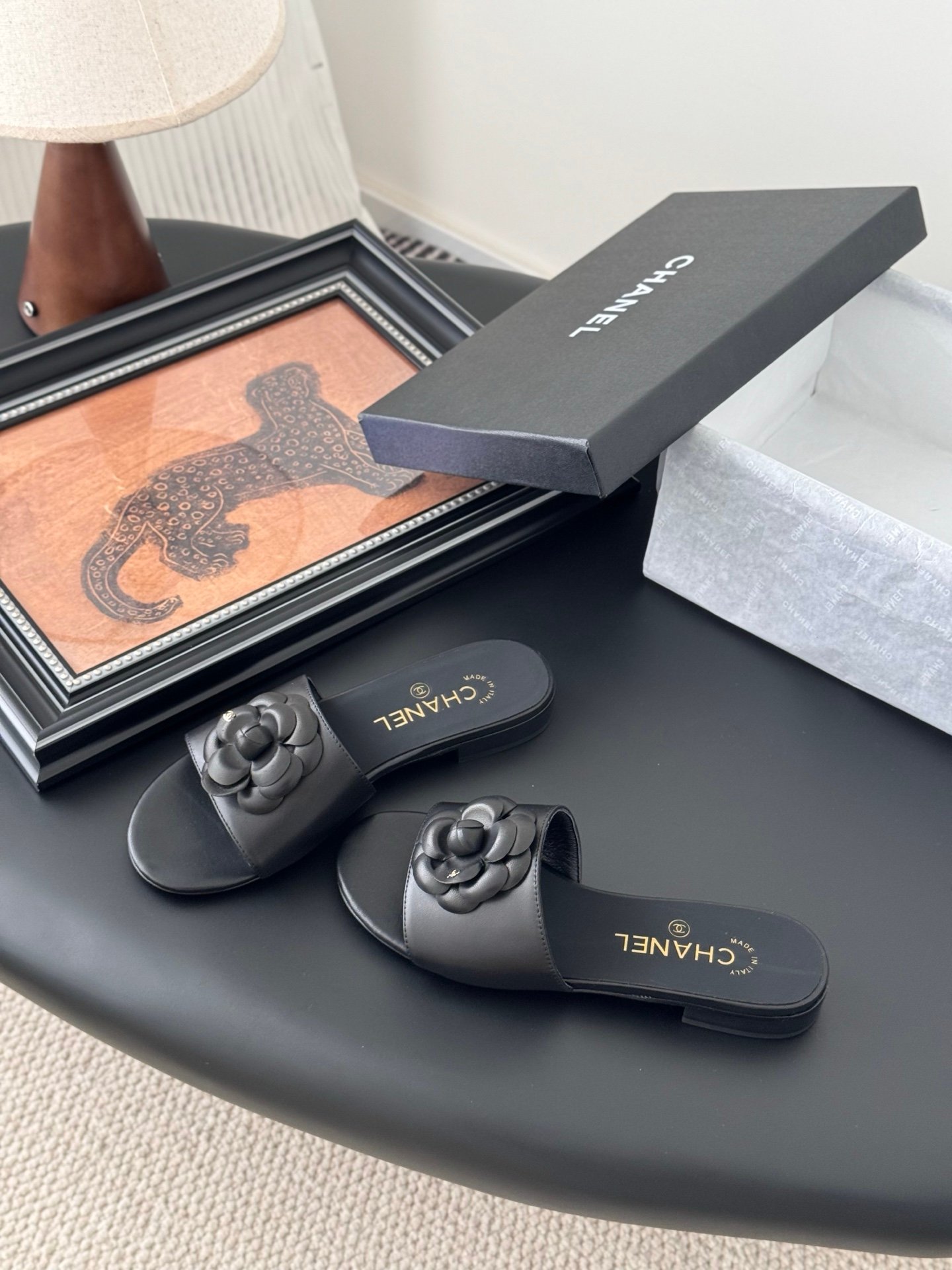 CHANEL Woman - Image 3