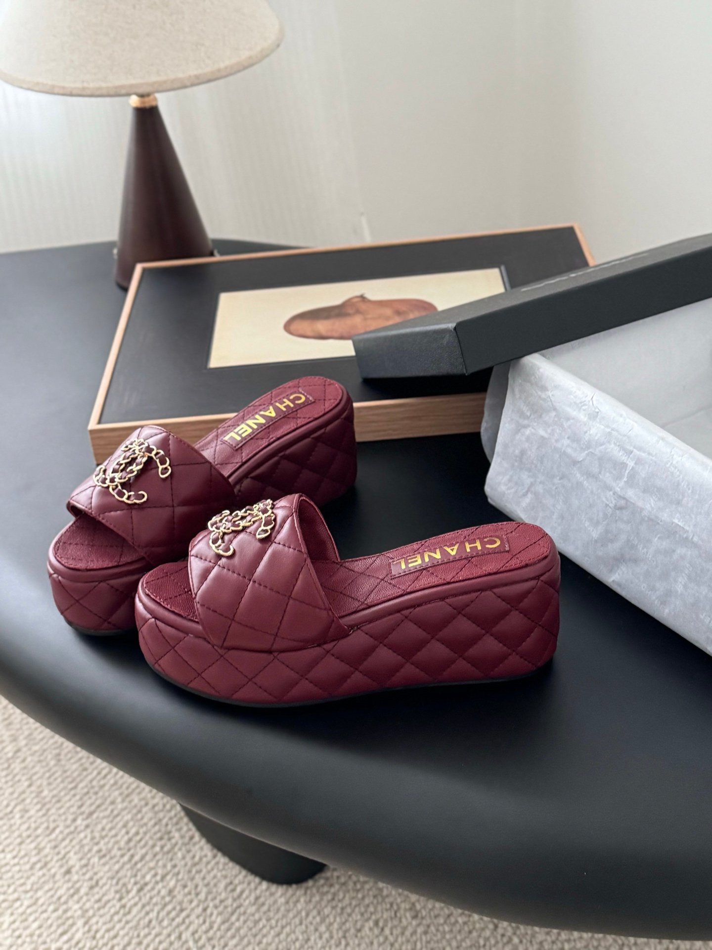 CHANEL Woman - Image 3