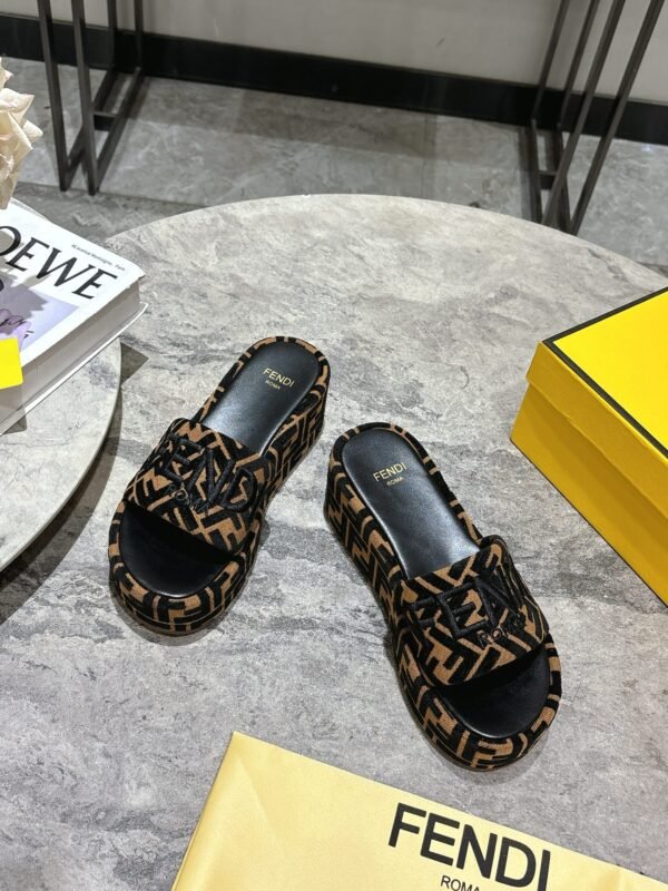 FENDI - Image 3
