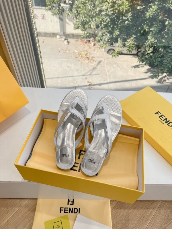 FENDI - Image 3