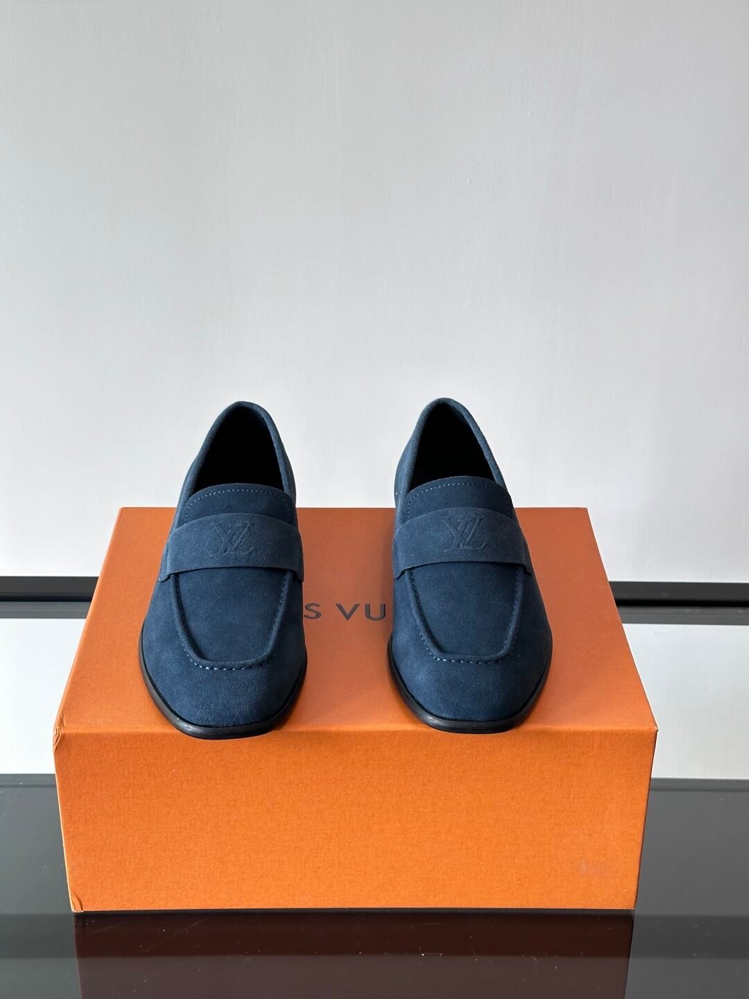 LV MAN - Image 3