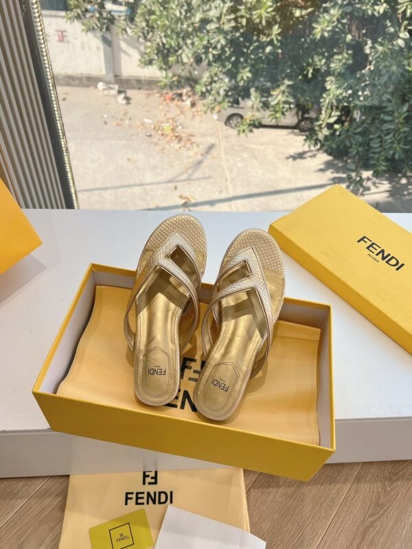 FENDI - Image 3