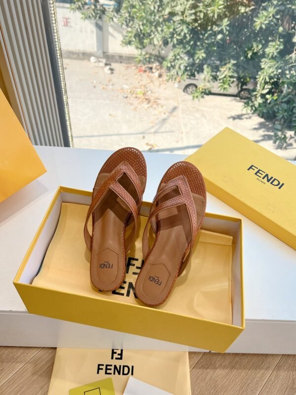 FENDI - Image 3