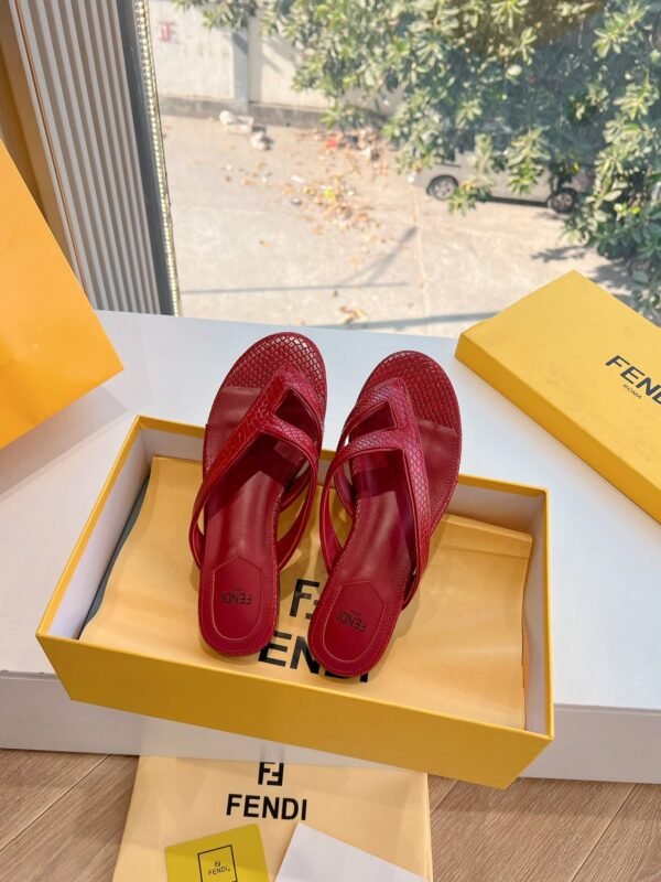 FENDI - Image 3