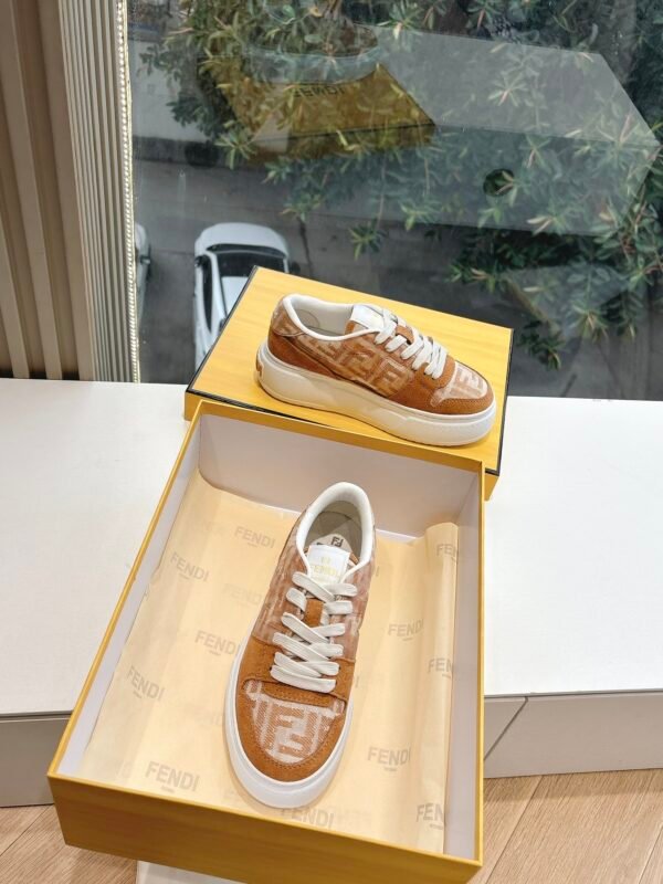 FENDI - Image 3