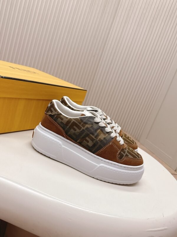 FENDI - Image 3