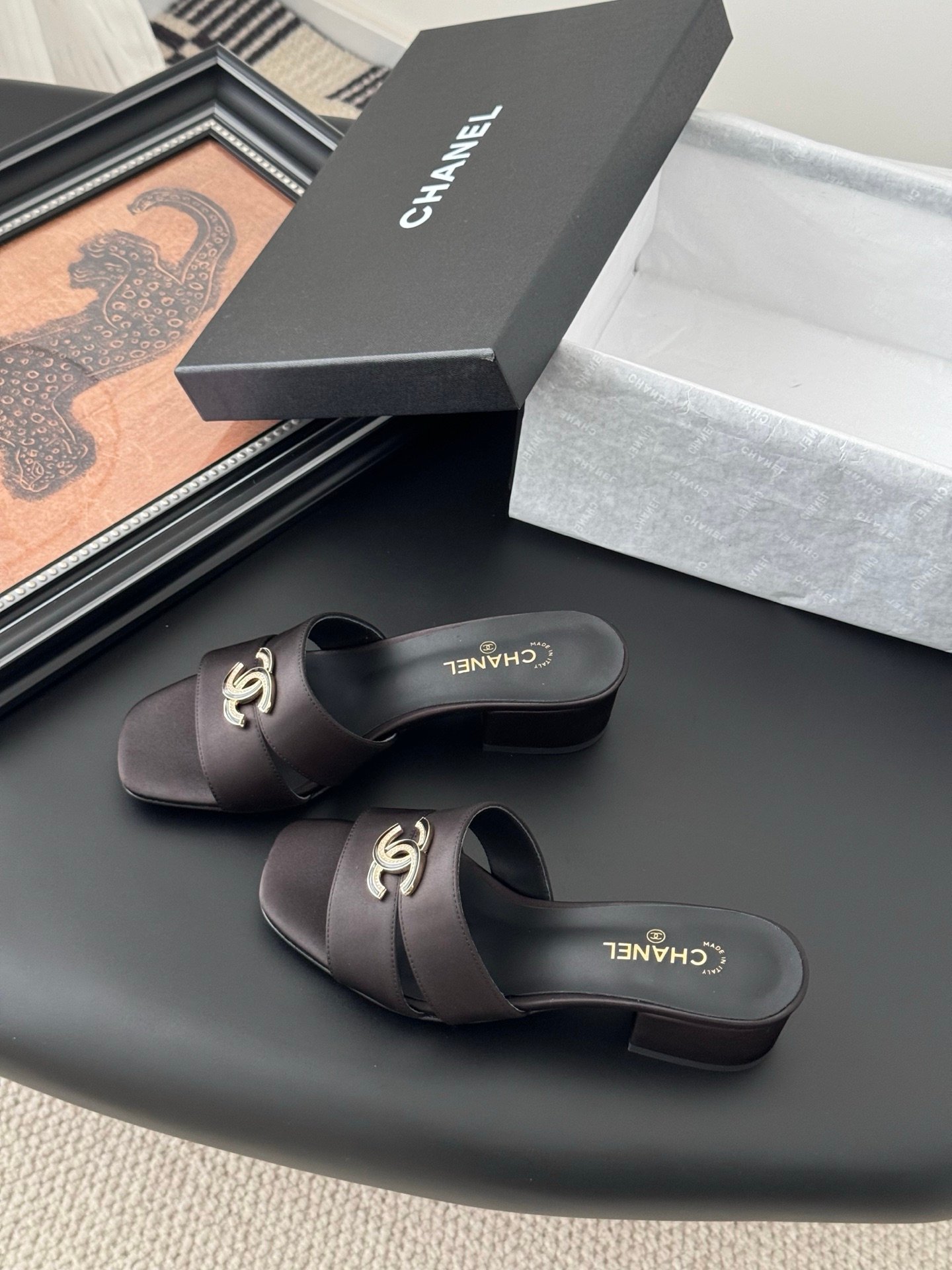 CHANEL Woman - Image 3