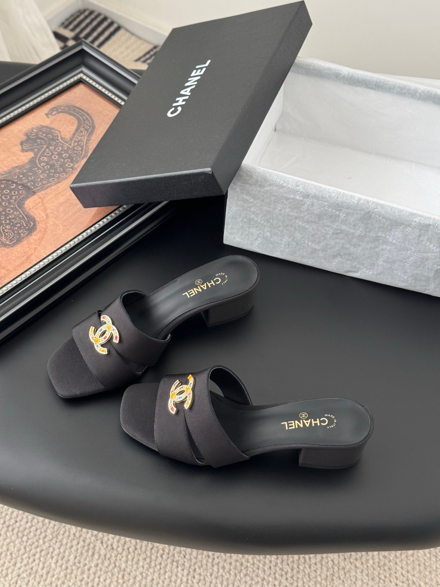 CHANEL Woman - Image 3