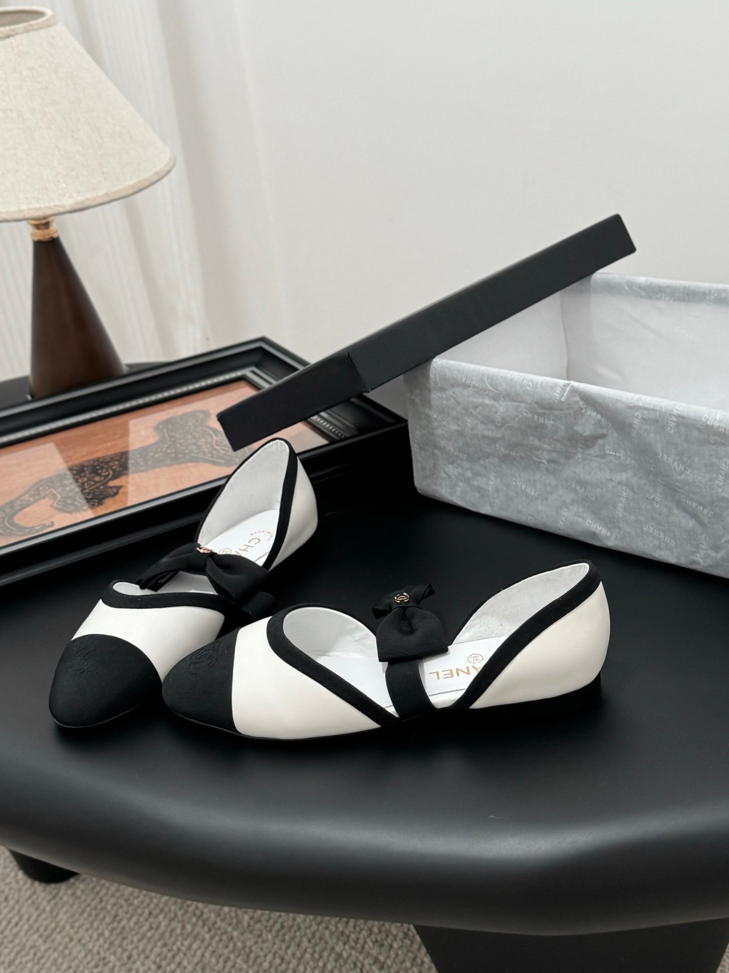 CHANEL Woman - Image 3