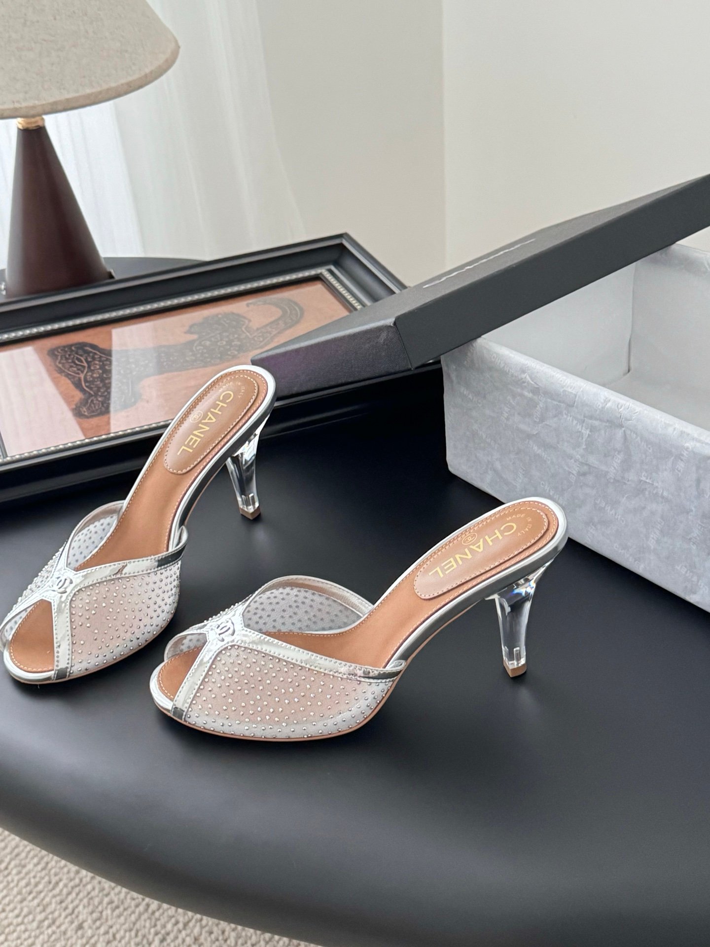 CHANEL Woman - Image 3