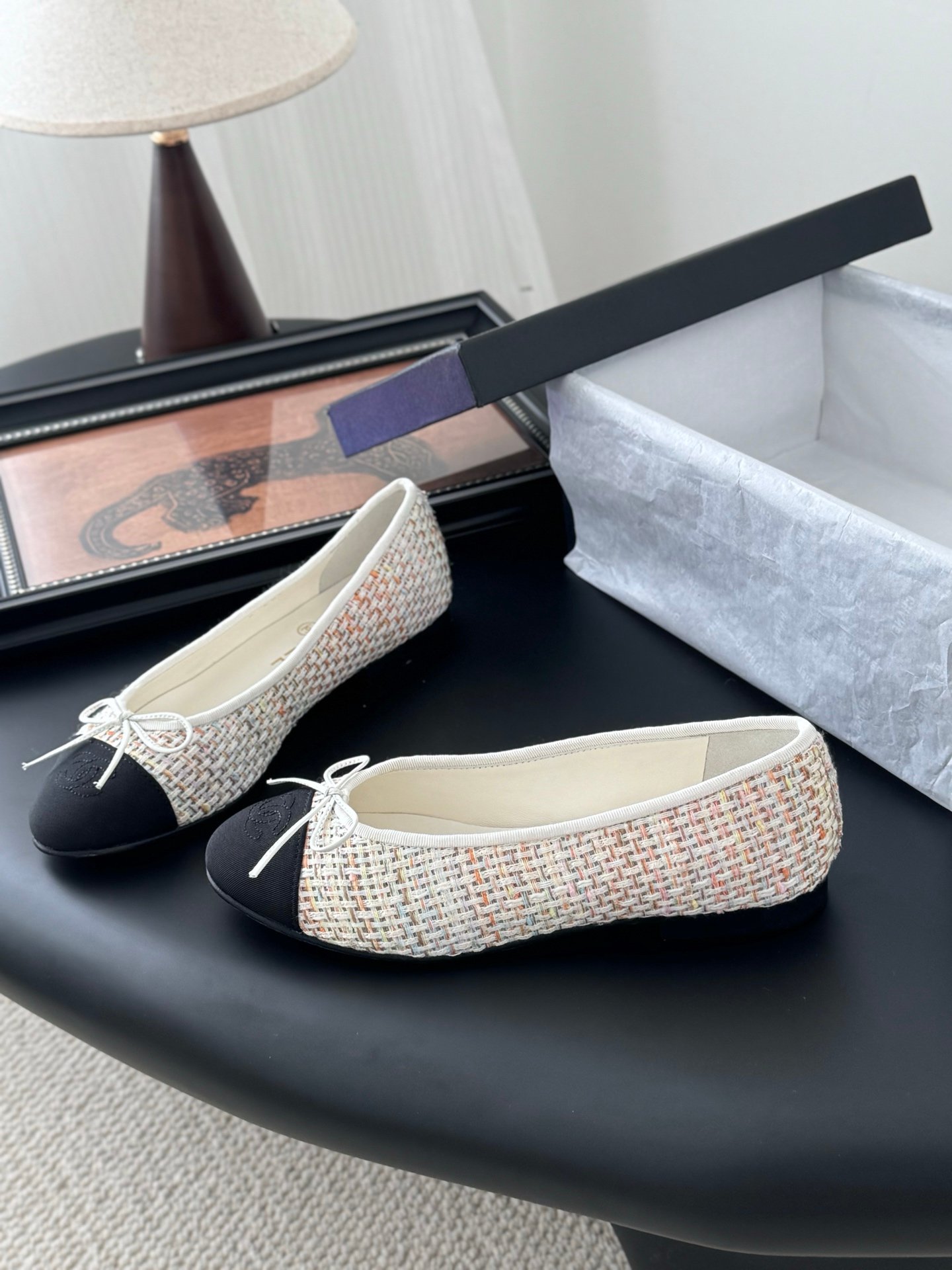 CHANEL Woman - Image 3