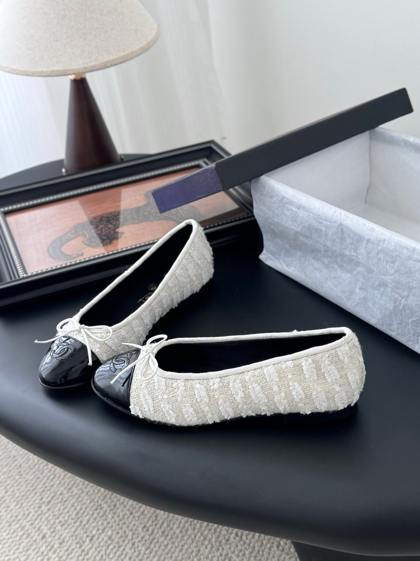 CHANEL Woman - Image 3