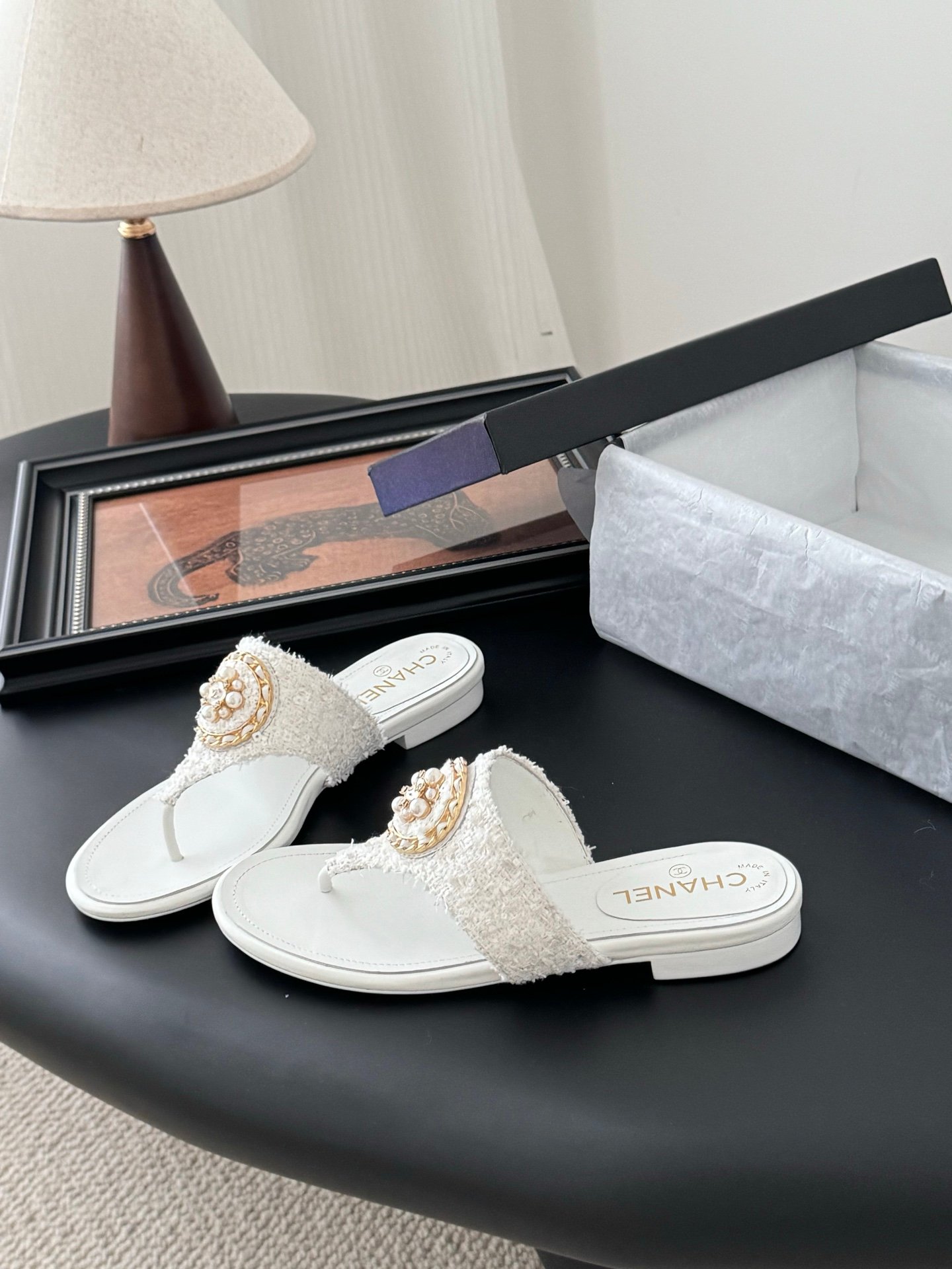 CHANEL Woman - Image 3