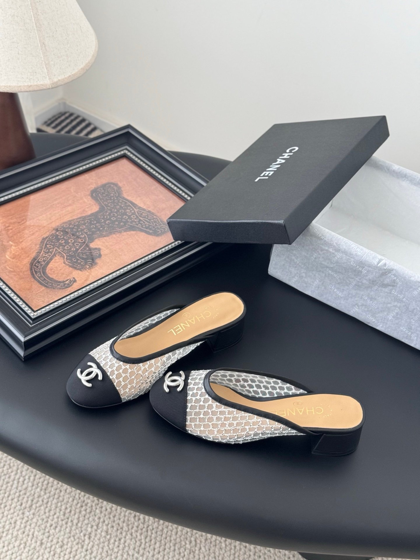 CHANEL Woman - Image 3