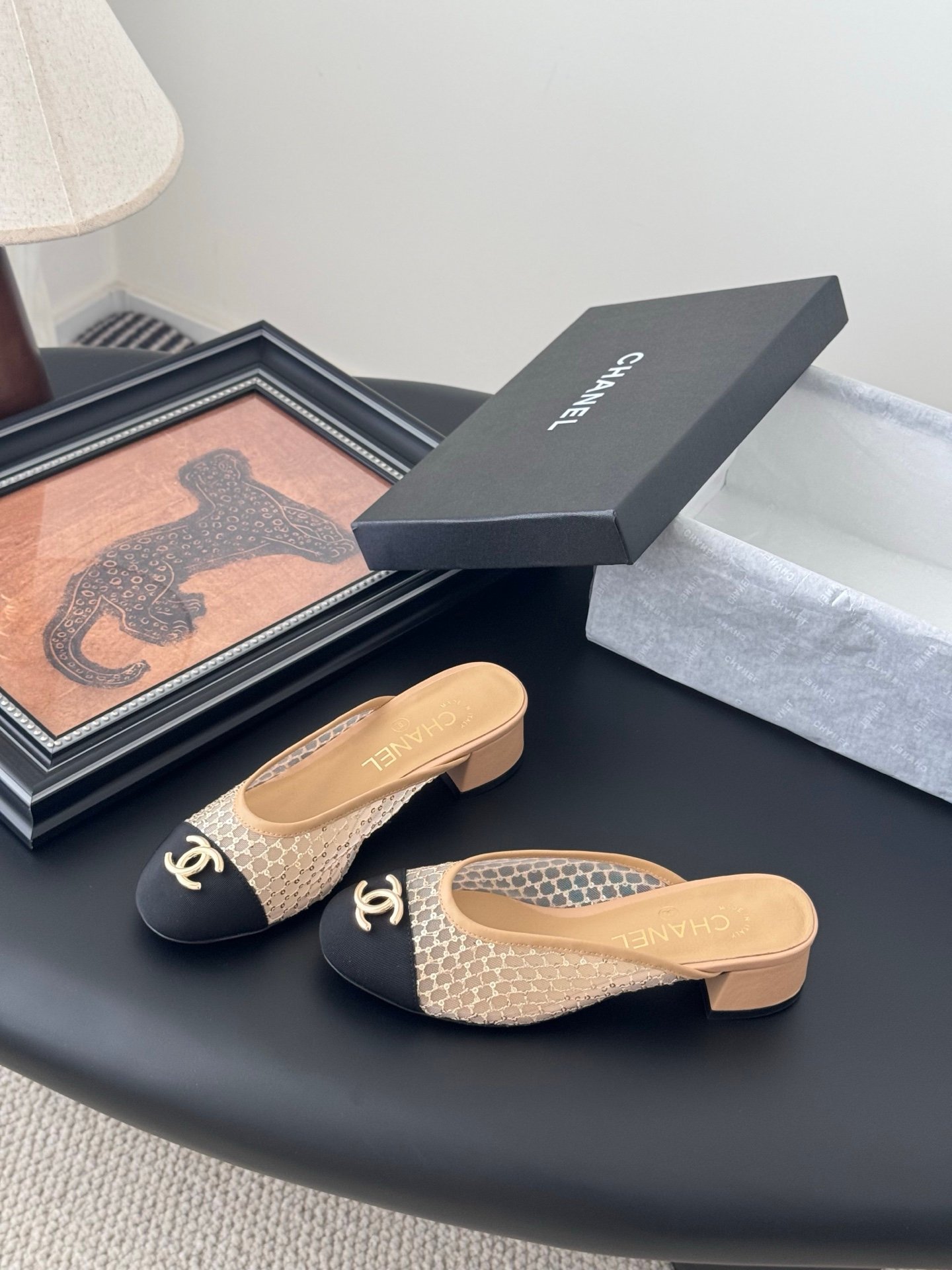 CHANEL Woman - Image 3