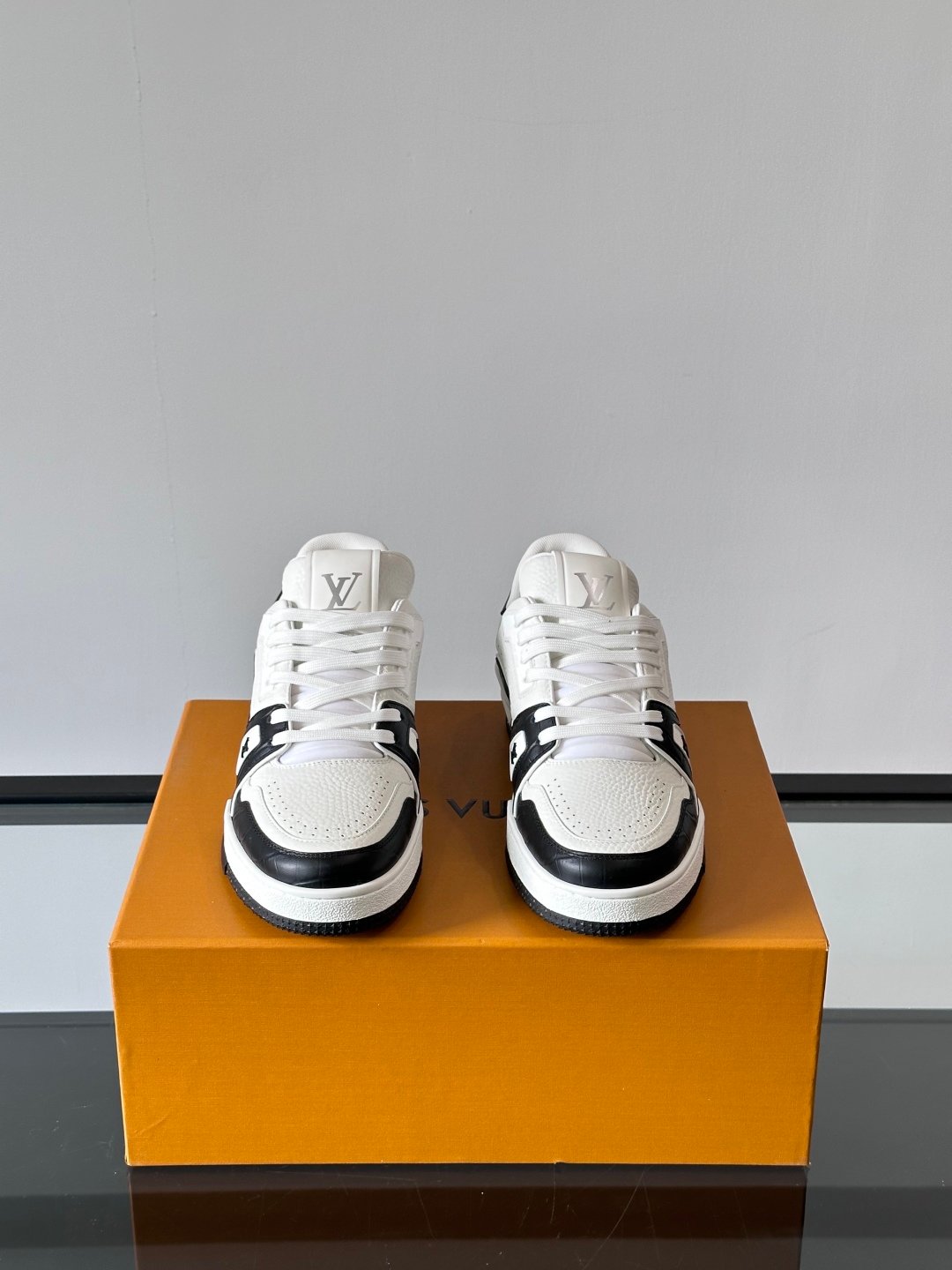 LV MAN - Image 3